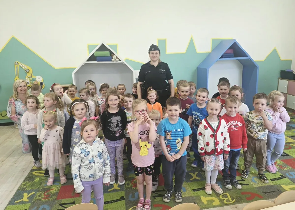 Prelekcje policjantów w Jedliczu na temat bezpieczeństwa dzieci