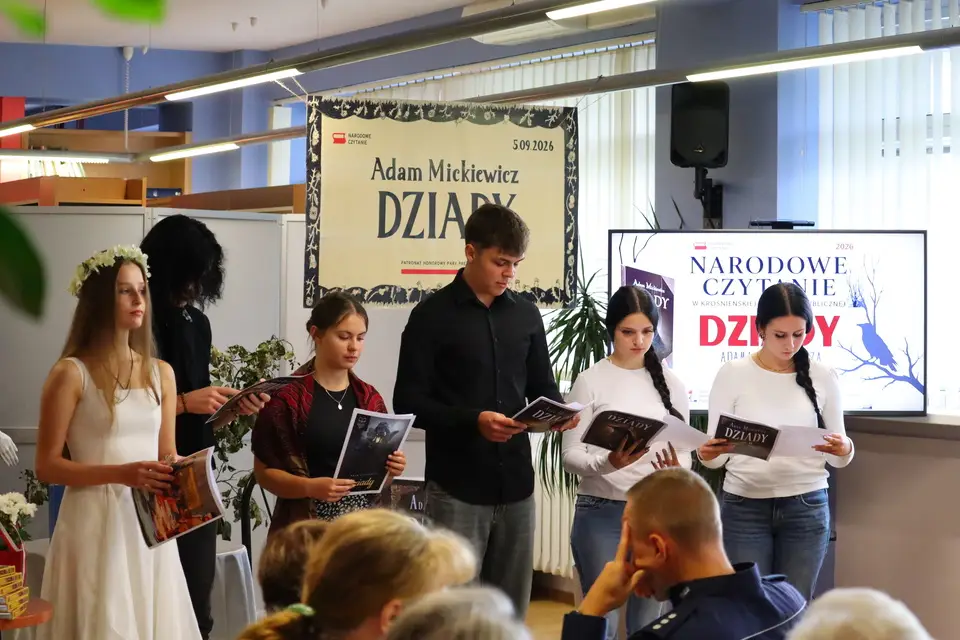 Krośnieńska Biblioteka Publiczna zorganizowała Narodowe Czytanie "Dziadów"