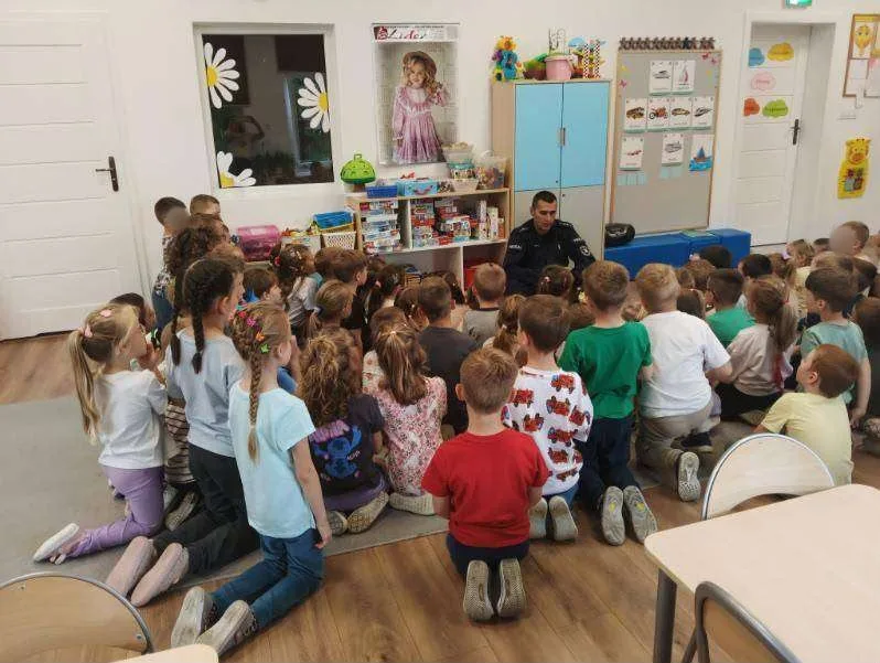 Edukacja najmłodszych o bezpieczeństwie podczas wakacji w Jedliczu