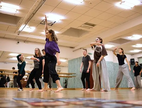 Innowacyjny projekt taneczno-performatywny dla osób z niepełnosprawnościami w Krośnie